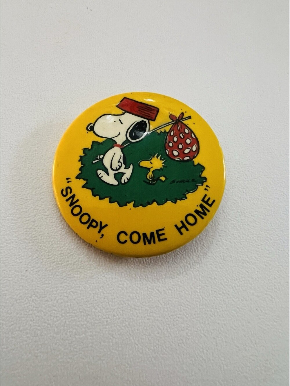 Snoopy Come Home Peanuts vintage 1972 pinback button Large 6” metal W/ paperback